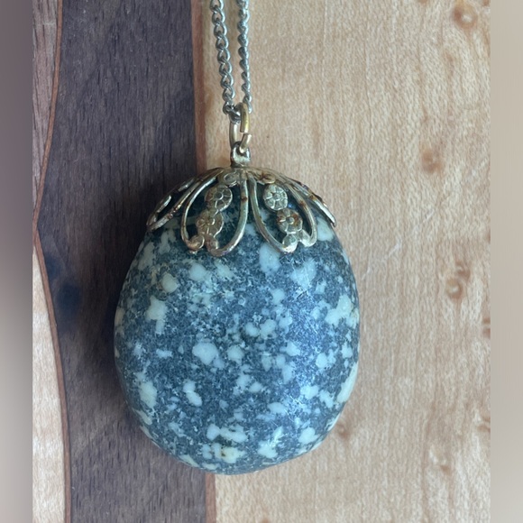 Unusual Vintage Beach Stone Necklace on Chain - Picture 2 of 5